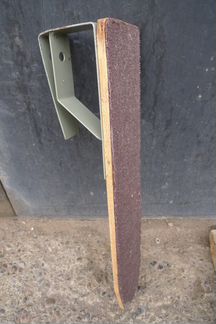 Приспособление к гладильной доске для глажения рук