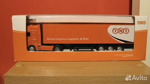 Модель грузовика TNT Express
