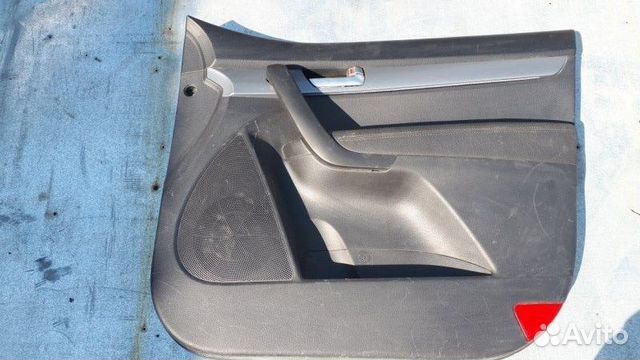Обшивка двери передняя правая Kia Sorento XM