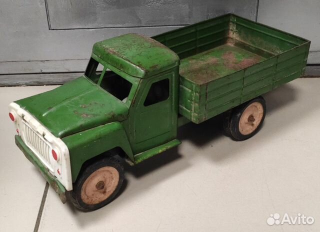 Игрушка большой автомобиль 