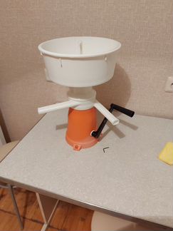 Сепаратор ручной бытовой для молока 