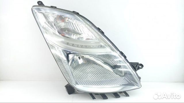 Фара правая Toyota Prius NHW20