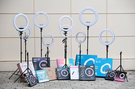 Кольцевая лампа 26см со штативом новая