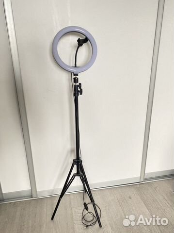 Кольцевая LED лампа со штативом