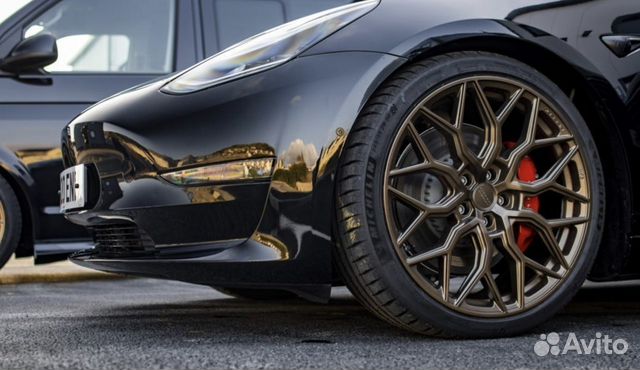 Кованые диски в стиле Vossen для Tesla Model 3 R20