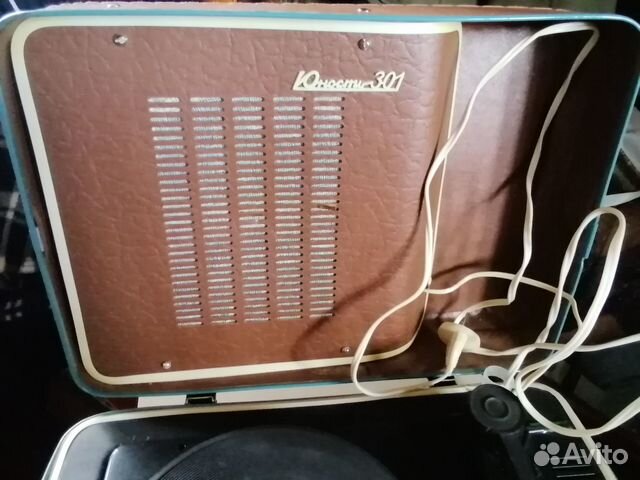 Виниловый проигрыватель Юность 301 и пластинки