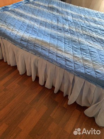 Покрывало с рюшами на кровать