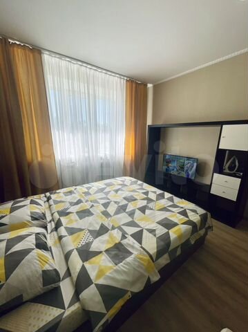 2-к. квартира, 70 м², 2/10 эт.