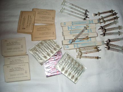 Шприцы стеклянные и иглы к ним