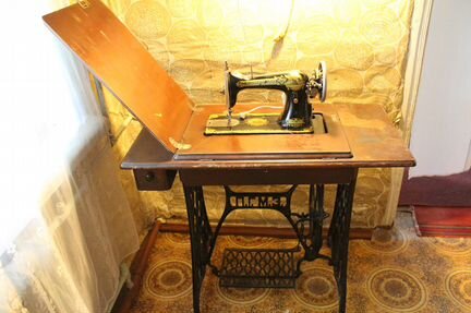 Старинная швейная машина