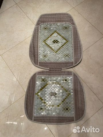 Чехол из нефрита на сиденье автомобиля