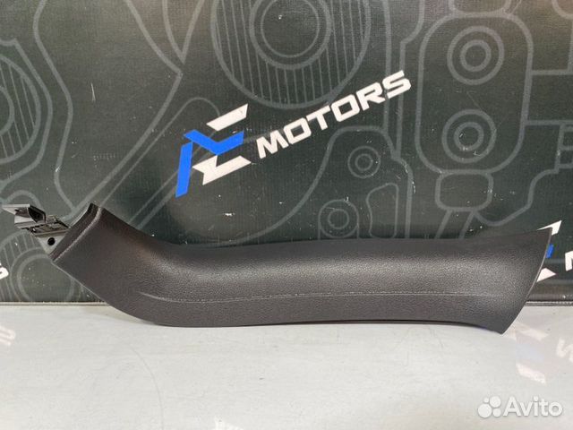 Обшивка крышки багажника задняя правая Audi Q7 4L