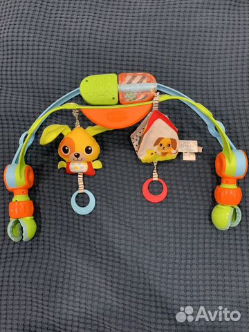 Дуга с игрушками на коляску