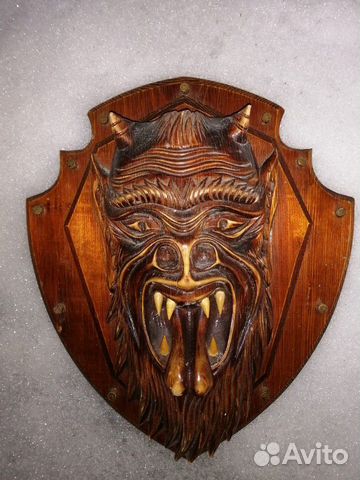 Панно сувенир вырезан из дерева