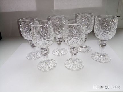 Рюмки, стопки, вазы из хрусталя и стекла