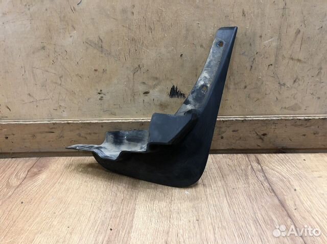 Брызговик передний правый Nissan Murano (Z51) 2008