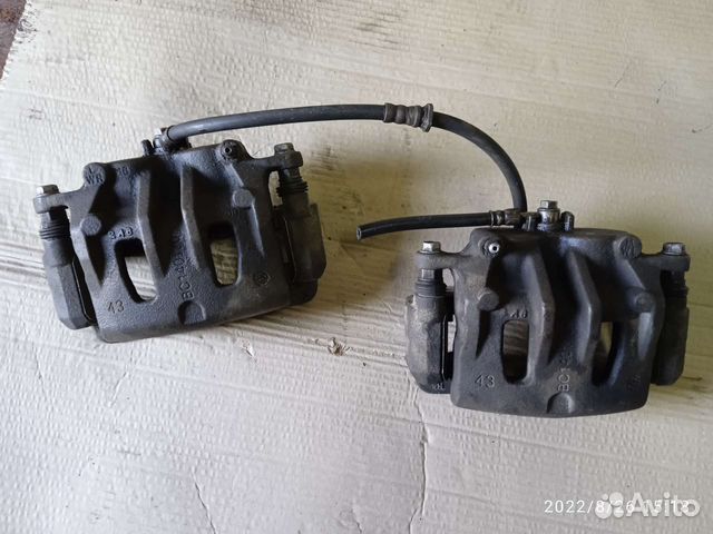 Суппорт тормозной передний на санёнг актион Нью