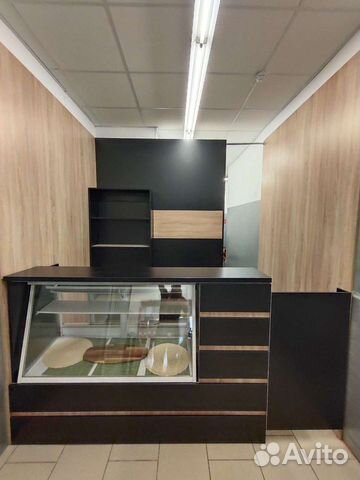 Барная стойка, Стеллажи для торговли