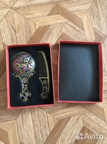 Продаю новое зеркальце и расческу