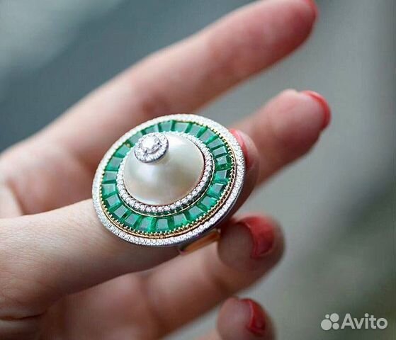 Роскошное кольцо из золота с бриллиантами