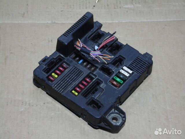 Блок предохранителей под капотом Рено Меган/Сценик