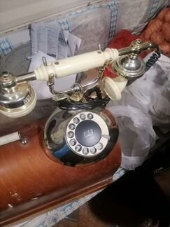 Старинный телефон, дисковый рабочий, золотой