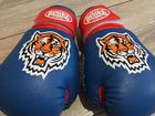 Детские боксерские перчатки Reyvel tiger сине-крас