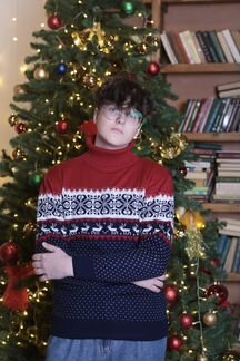 Свитер с оленями