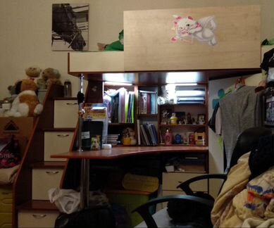 Кровать-чердак со шкафом и письменным столом