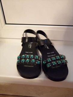 Босоножки новые 37