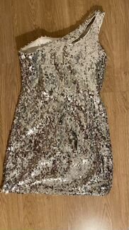Вечернее платье с пайетками