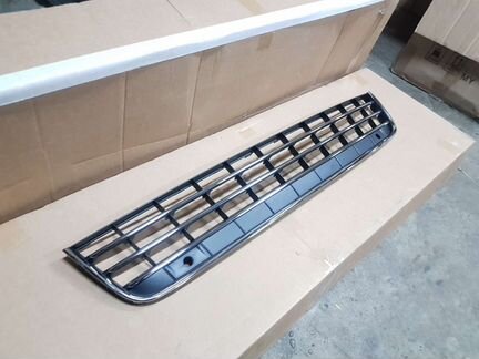 Решетка бампера Touareg NF 2010г - 2014г Туарег