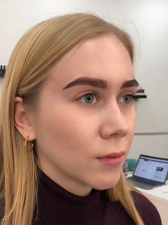 Модель на ламинирование бровей и ресниц