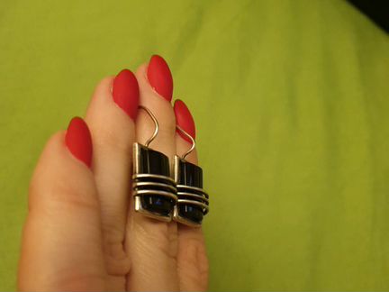 Серьги с черной вставкой