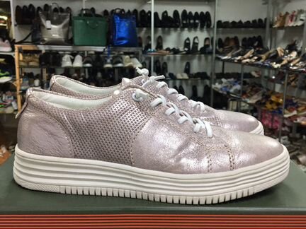 Кроссовки 36