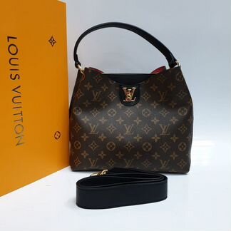 Сумка Louis Vuitton c поворотным замком