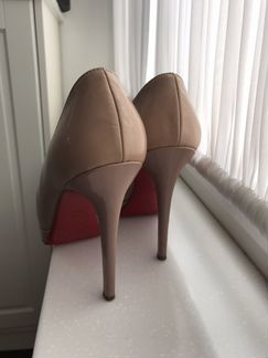 Туфли christian louboutin 36 c 1/2 лак на профилак