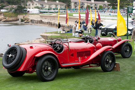 Alfa Romeo 8C 2300 (1932) 1:18 Bburago красная