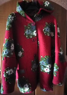 Куртка дизайнерская.100 шерсть новая с капюшоном