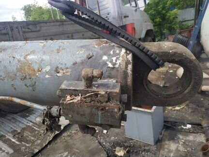 Цилиндр автокрана маз