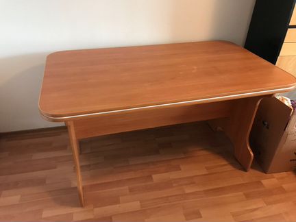 Стол обеденный большой