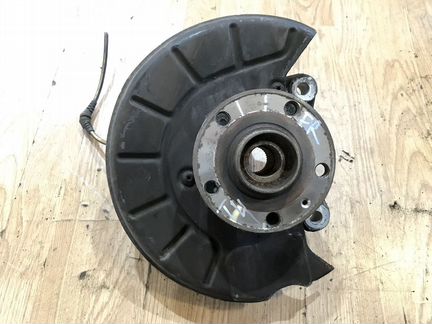 Кулак передний правый VW Passat B6