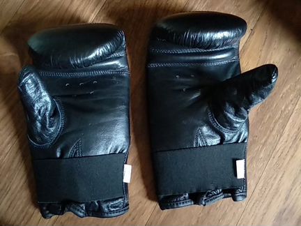 Боксерские перчатки