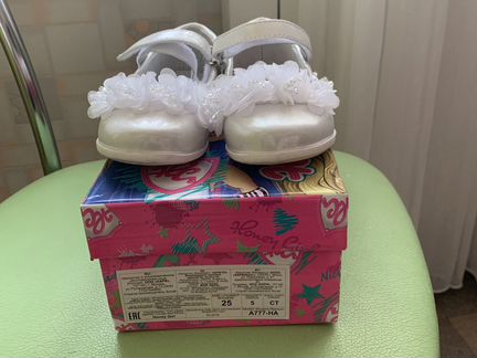 Туфли на праздник для девочки 25 р