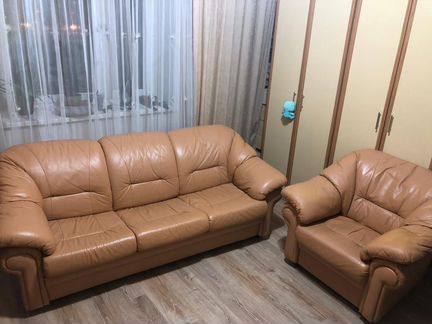 Кожаный диван кресло
