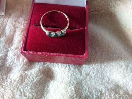 Золотое кольцо с изумрудами