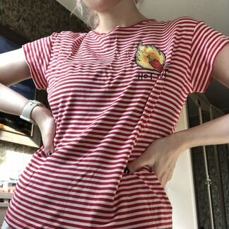 Футболка в красную полоску