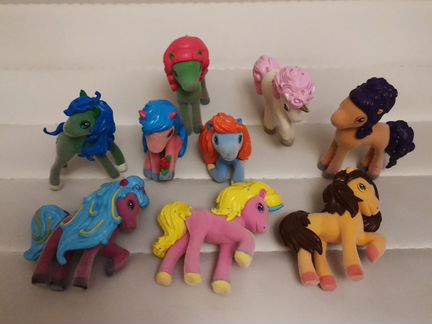 Куклы разные, лошадки