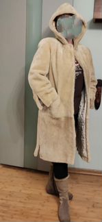 Шуба цигейка белая с капюшоном