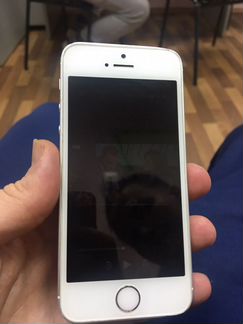 Телефон iPhone SE 32(GB)